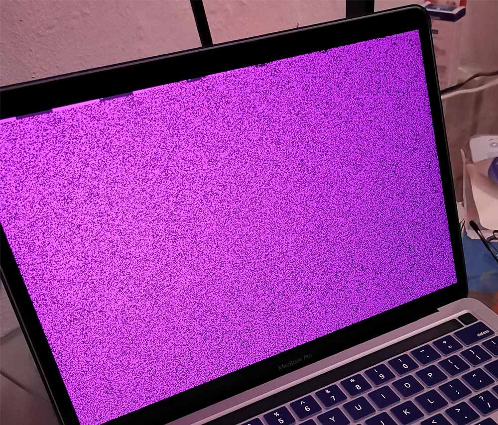 MacBook pink screen