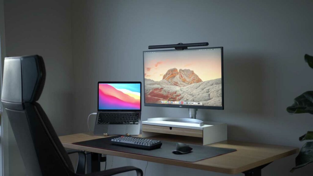 LG 27UN850-W desk setup
